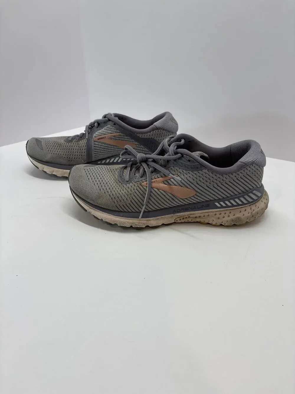 Brooks Adrenaline GTS 20 Women’s Running Shoes 10.5 2A Narrow Gray Peach